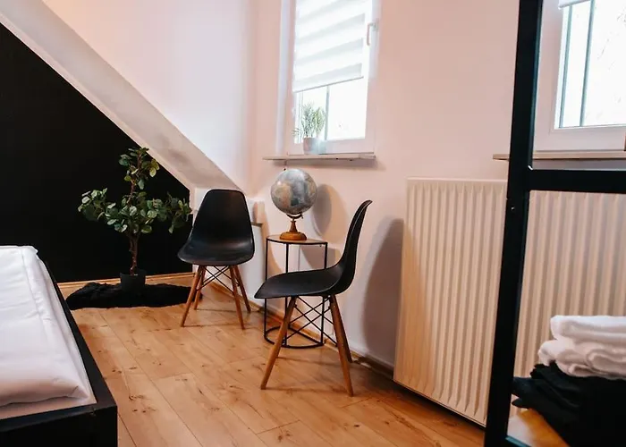 Modern & Black - City - Netflix - Wifi - 4 Person