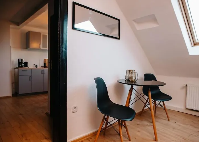 Modern & Black - City - Netflix - Wifi - 4 Person