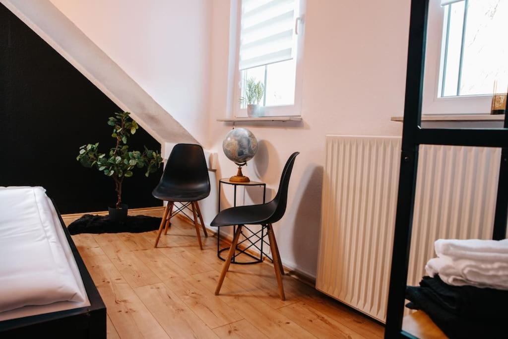 Modern & Black - - Netflix - Wifi - 4 Person