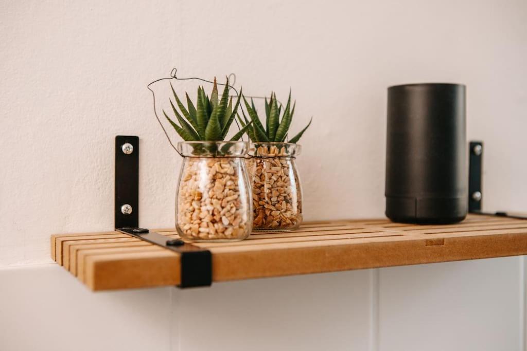 Modern & Black - - Netflix - Wifi - 4 Person