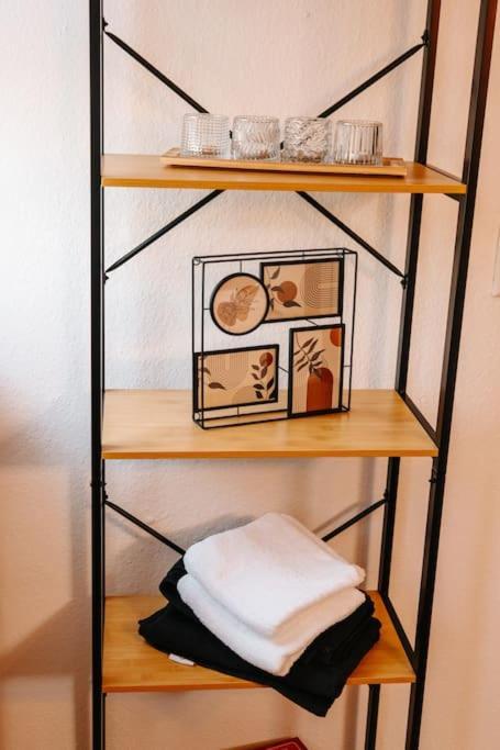Apartment Modern & Black - - Netflix - Wifi - 4 Person