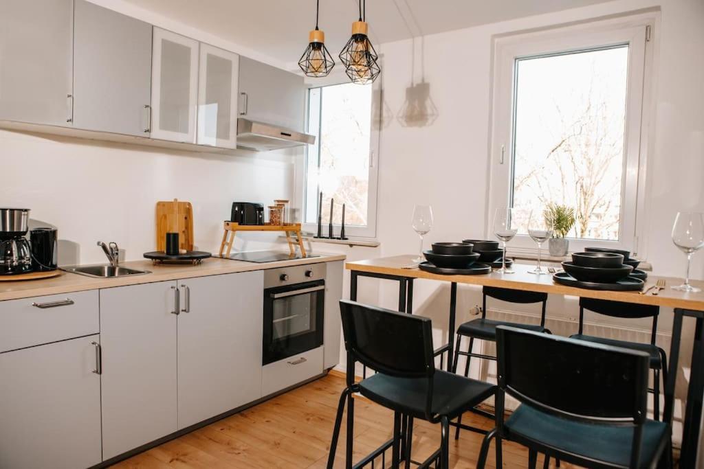 Modern & Black - - Netflix - Wifi - 4 Person Bochum